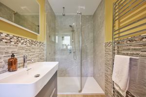 Shower room- click for photo gallery